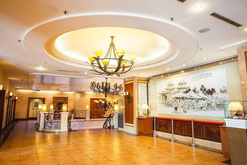 Wei-Yat Grand Hotel Тайнань Экстерьер фото
