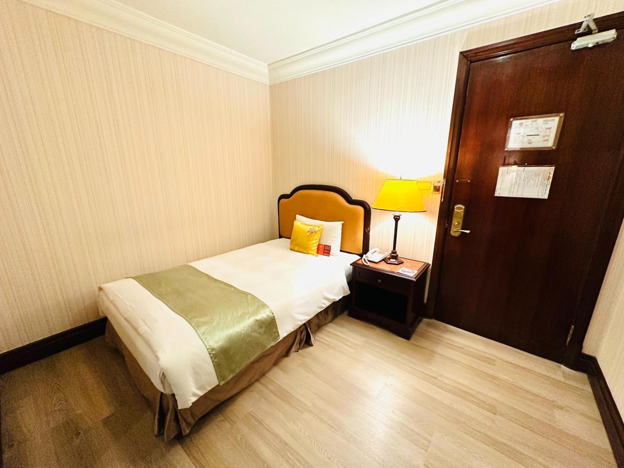 Wei-Yat Grand Hotel Тайнань Экстерьер фото