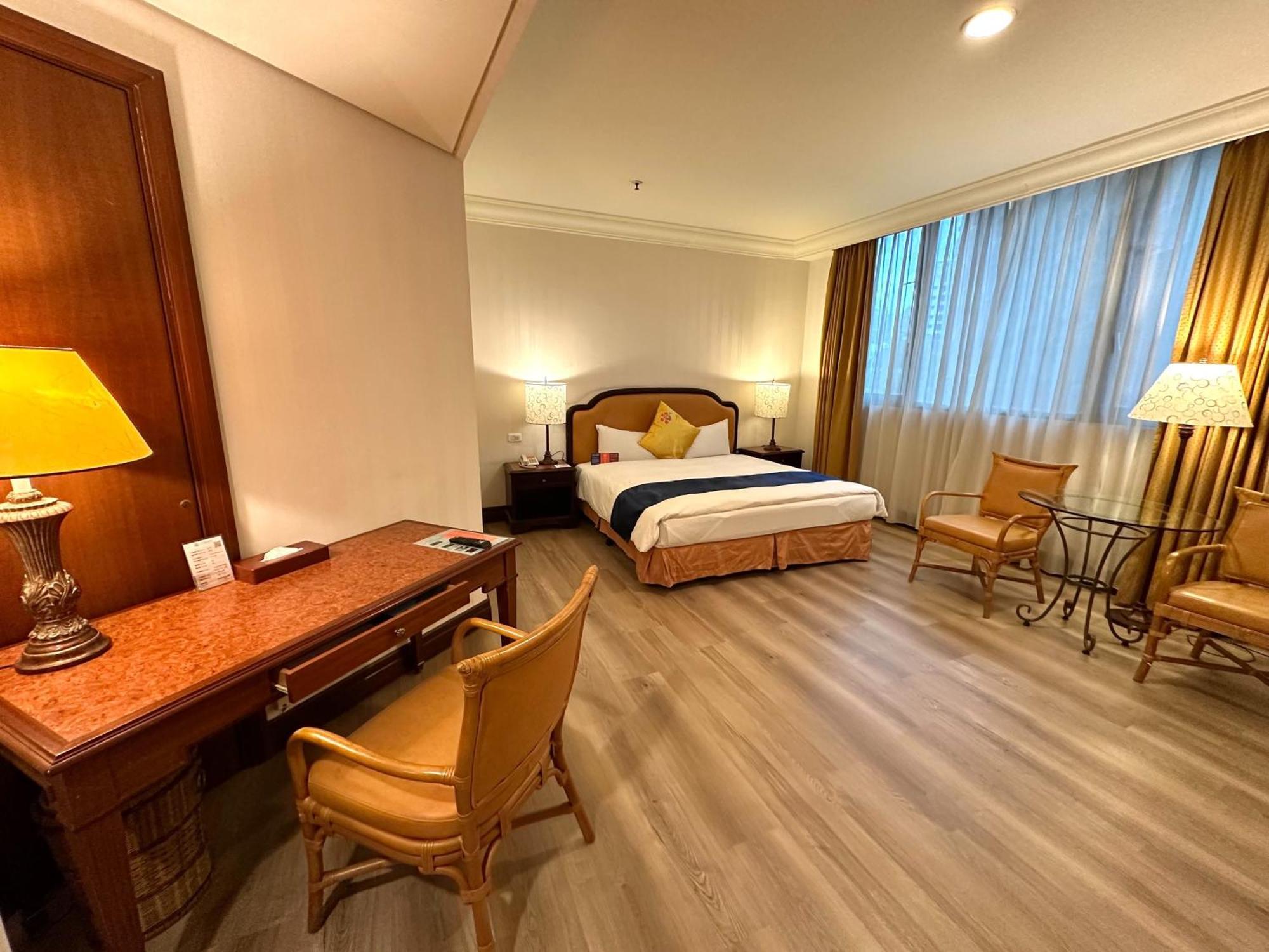 Wei-Yat Grand Hotel Тайнань Экстерьер фото