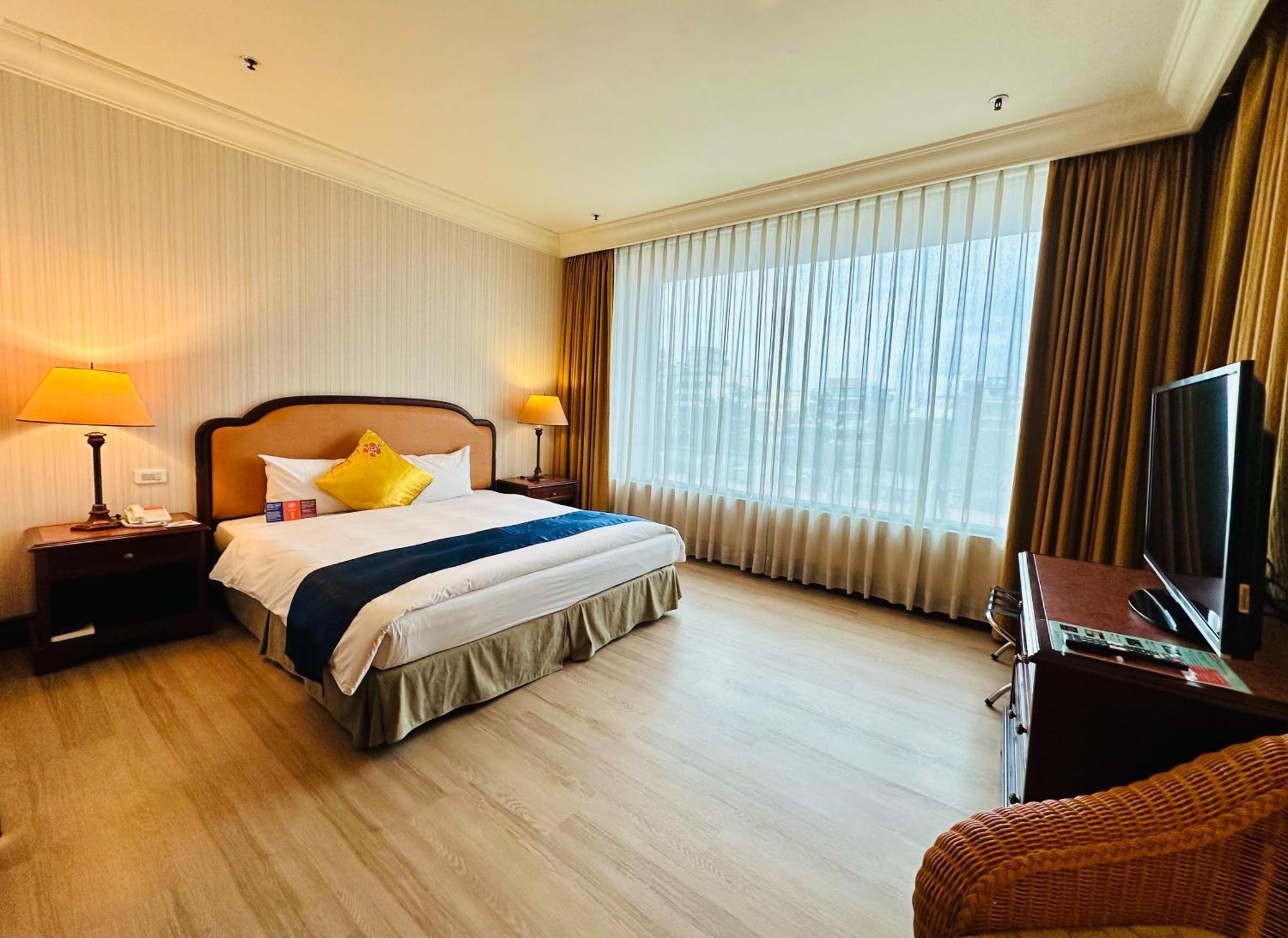 Wei-Yat Grand Hotel Тайнань Экстерьер фото