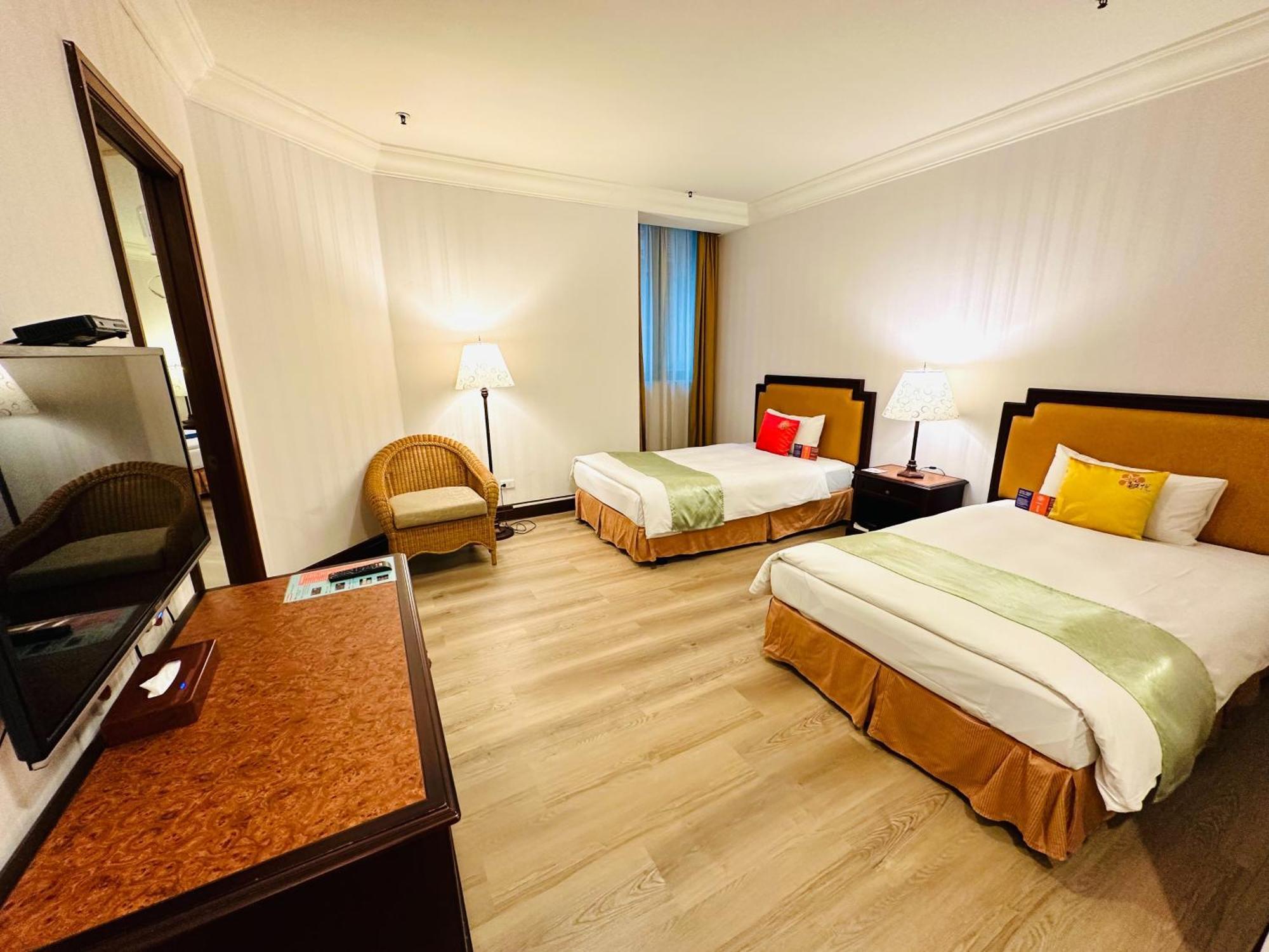 Wei-Yat Grand Hotel Тайнань Экстерьер фото