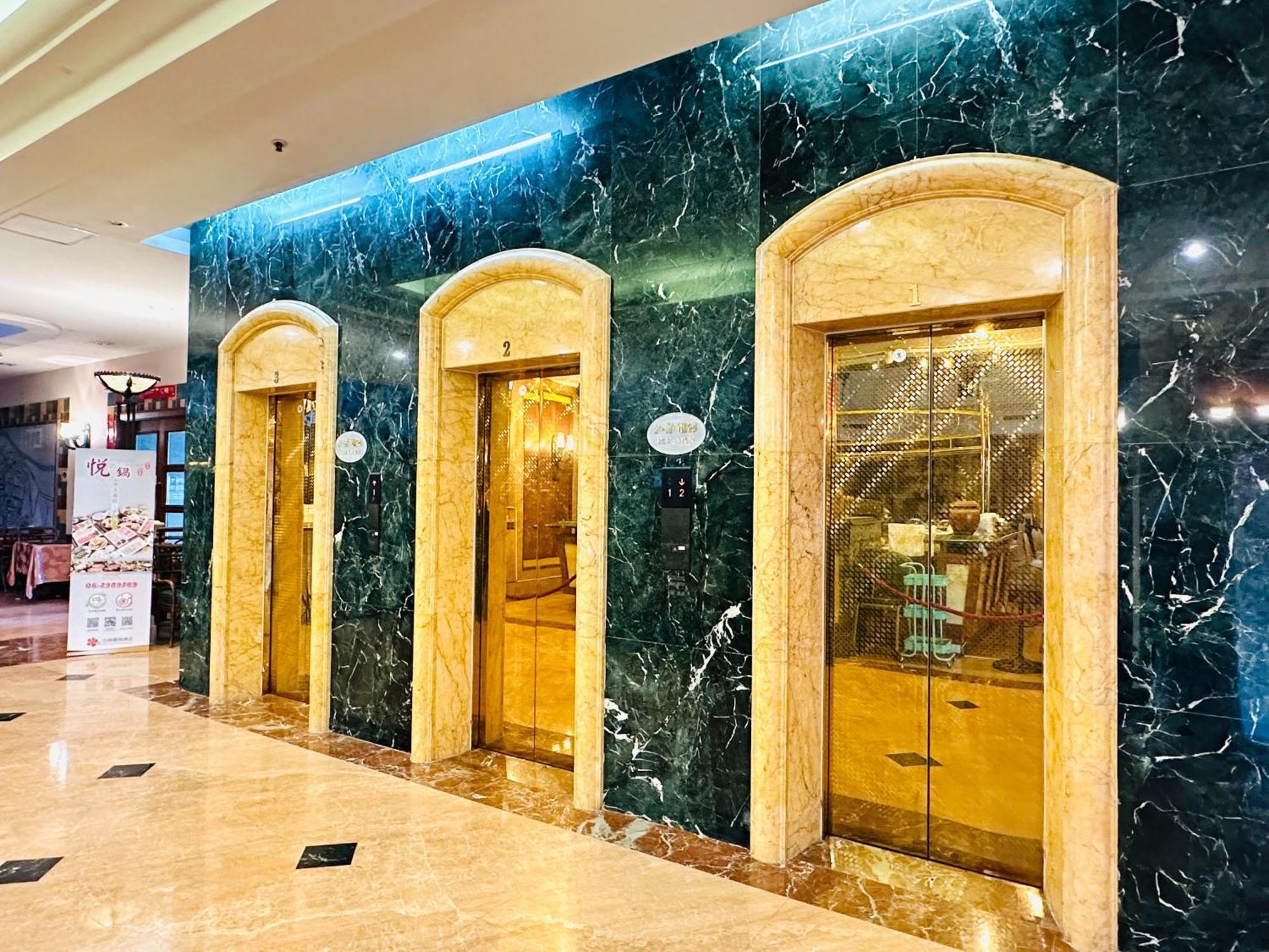 Wei-Yat Grand Hotel Тайнань Экстерьер фото