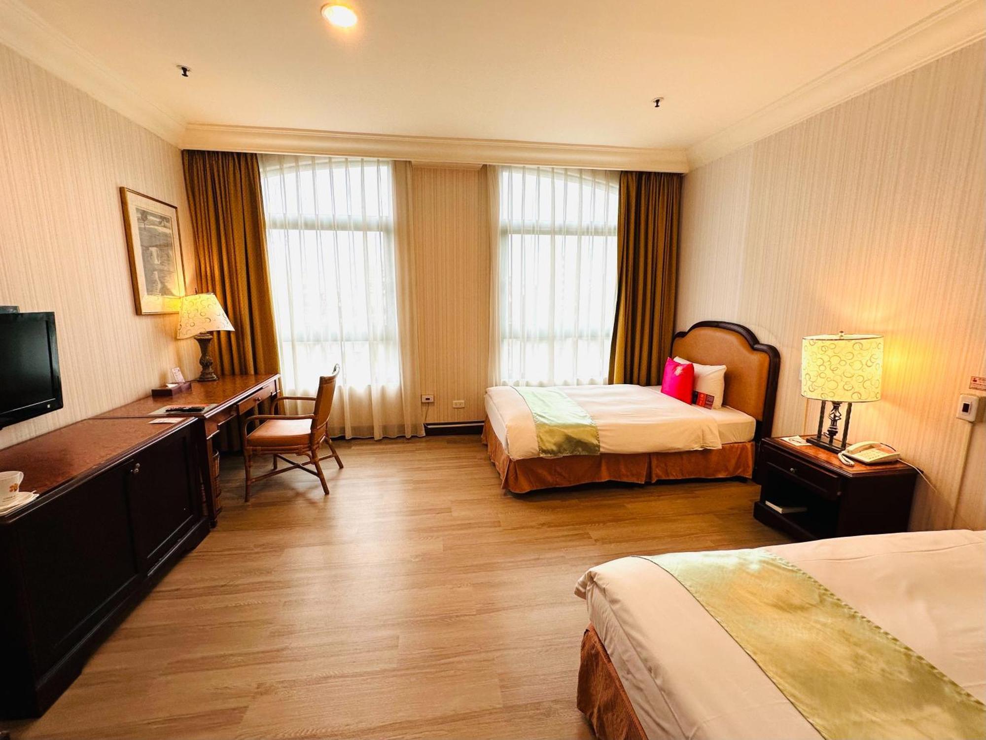 Wei-Yat Grand Hotel Тайнань Экстерьер фото