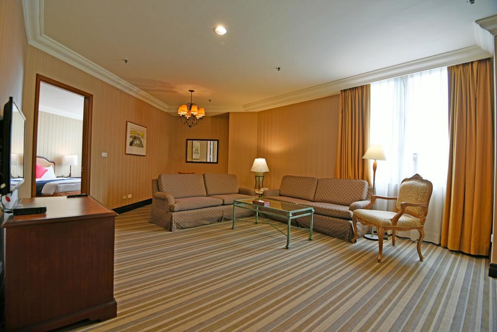 Wei-Yat Grand Hotel Тайнань Экстерьер фото