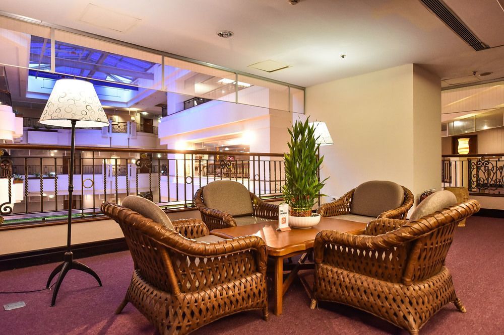 Wei-Yat Grand Hotel Тайнань Экстерьер фото
