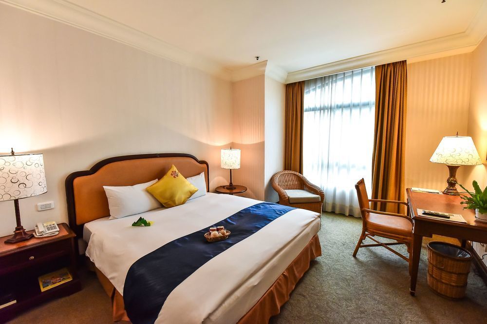 Wei-Yat Grand Hotel Тайнань Экстерьер фото