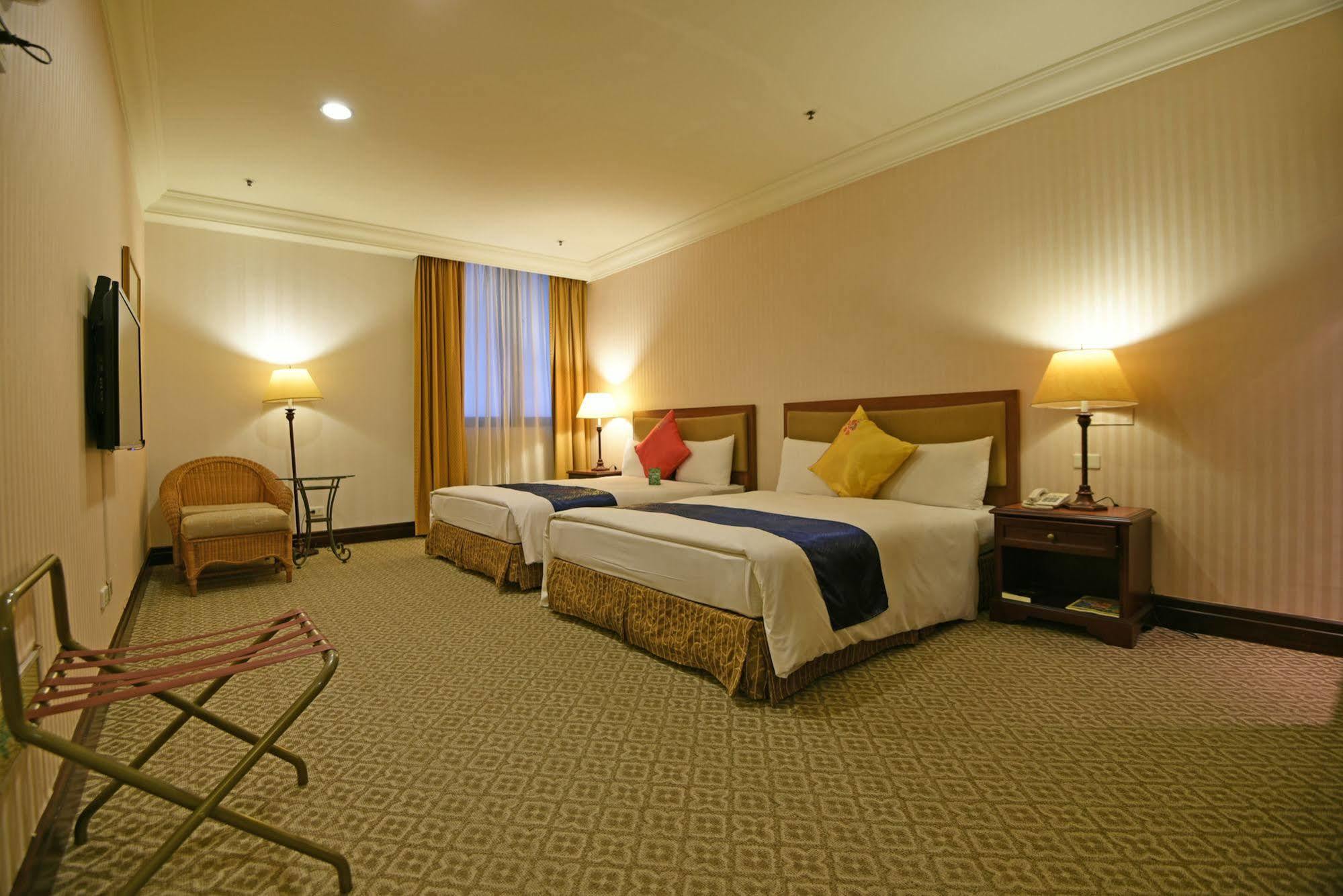 Wei-Yat Grand Hotel Тайнань Экстерьер фото